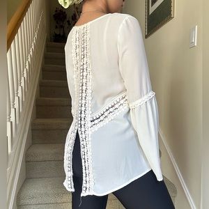 Elegant Entro top with lace detail